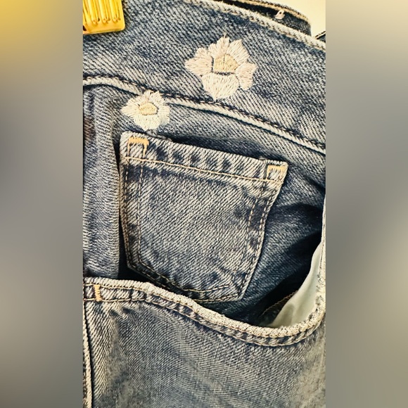 7 For All Mankind Easy Straight Leg Jeans with Floral Embroidered Detailing - Picture 3 of 9